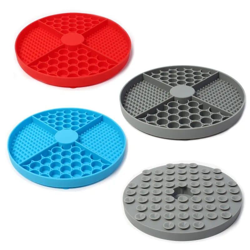 Platos lamedores de silicona en gris, rojo y azul